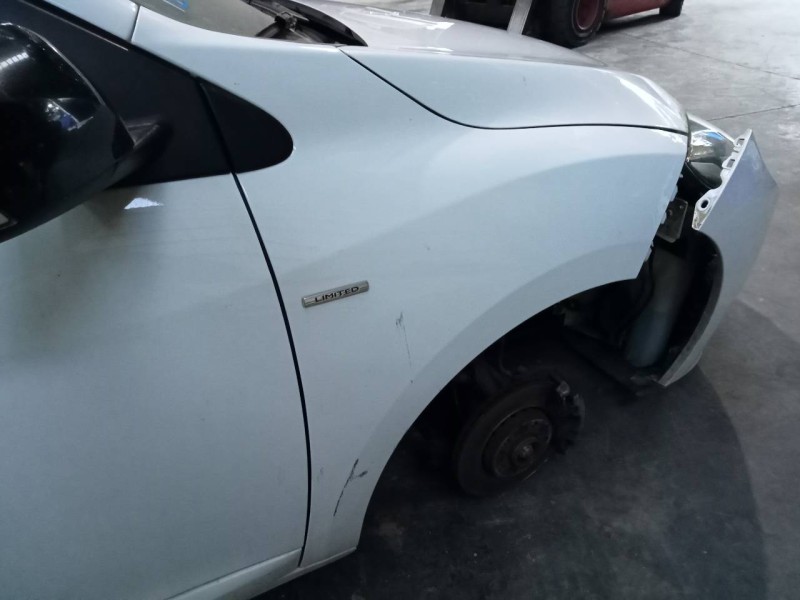 Recambio de aleta delantera derecha para renault megane iii berlina 5 p limited referencia OEM IAM   