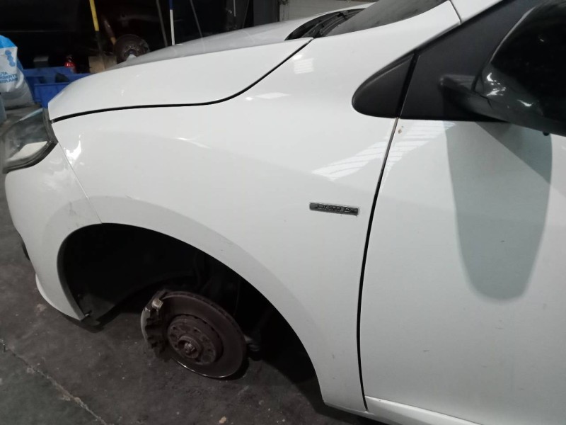 Recambio de aleta delantera izquierda para renault megane iii berlina 5 p limited referencia OEM IAM   