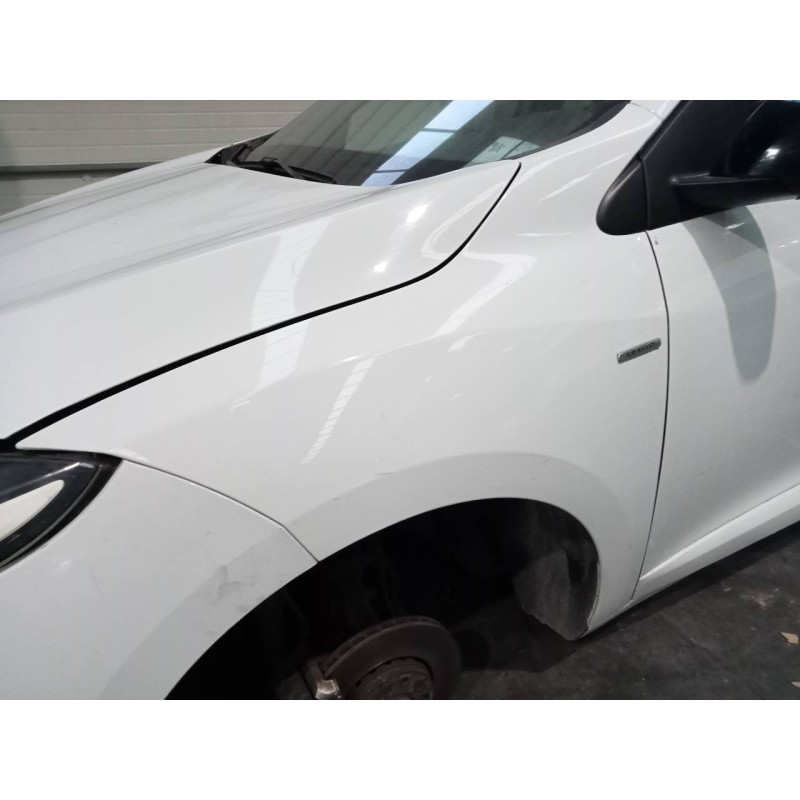Recambio de aleta delantera izquierda para renault megane iii berlina 5 p limited referencia OEM IAM   