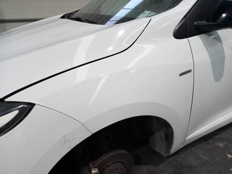Recambio de aleta delantera izquierda para renault megane iii berlina 5 p limited referencia OEM IAM   