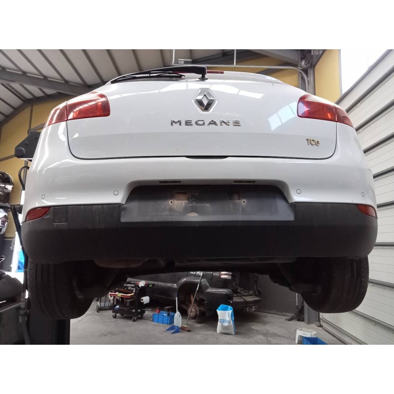 Recambio de paragolpes trasero para renault megane iii berlina 5 p limited referencia OEM IAM   