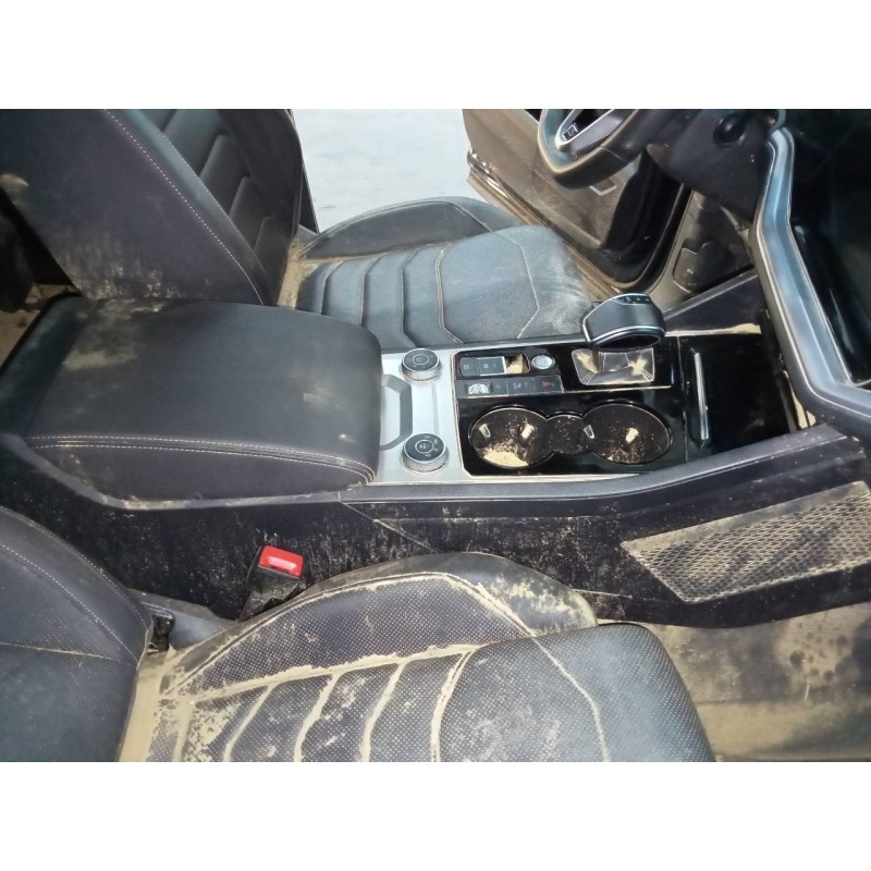 Recambio de consola central para volkswagen touareg r-line 4 motion referencia OEM IAM   