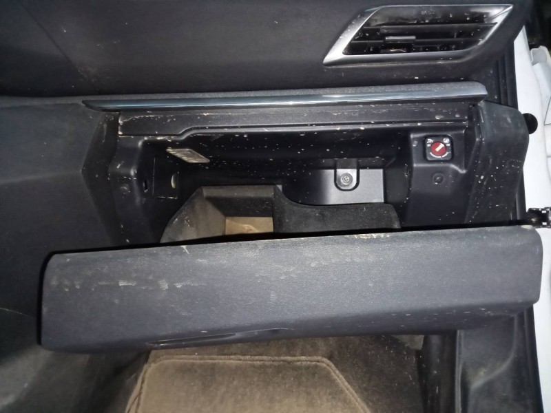 Recambio de guantera para peugeot 3008 gt line referencia OEM IAM   