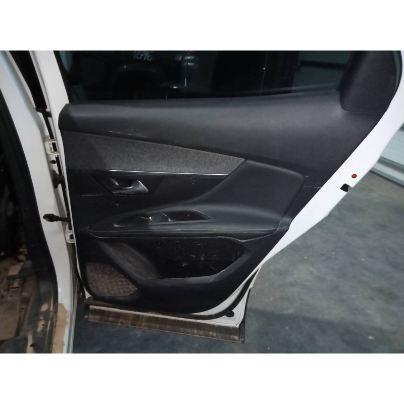 Recambio de guarnecido puerta trasera derecha para peugeot 3008 gt line referencia OEM IAM   