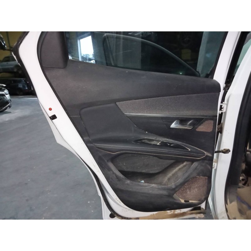 Recambio de guarnecido puerta trasera izquierda para peugeot 3008 gt line referencia OEM IAM   