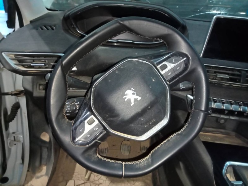 Recambio de volante para peugeot 3008 gt line referencia OEM IAM   