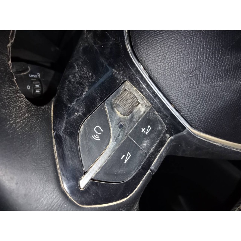 Recambio de volante para peugeot 3008 gt line referencia OEM IAM   