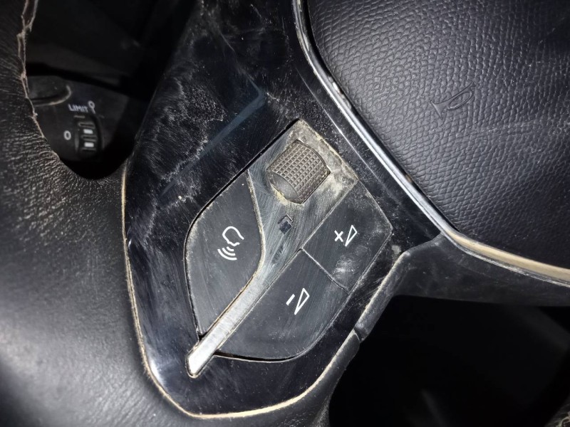 Recambio de volante para peugeot 3008 gt line referencia OEM IAM   