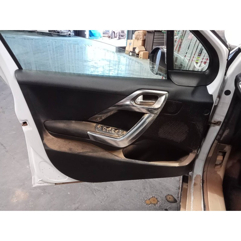 Recambio de guarnecido puerta delantera izquierda para peugeot 2008 (--.2013) allure referencia OEM IAM   