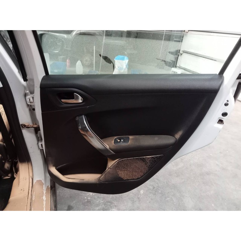 Recambio de guarnecido puerta trasera derecha para peugeot 2008 (--.2013) allure referencia OEM IAM   