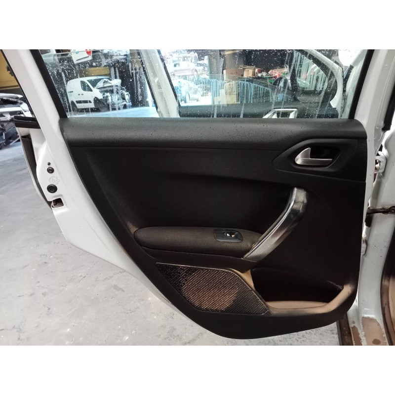 Recambio de guarnecido puerta trasera izquierda para peugeot 2008 (--.2013) allure referencia OEM IAM   