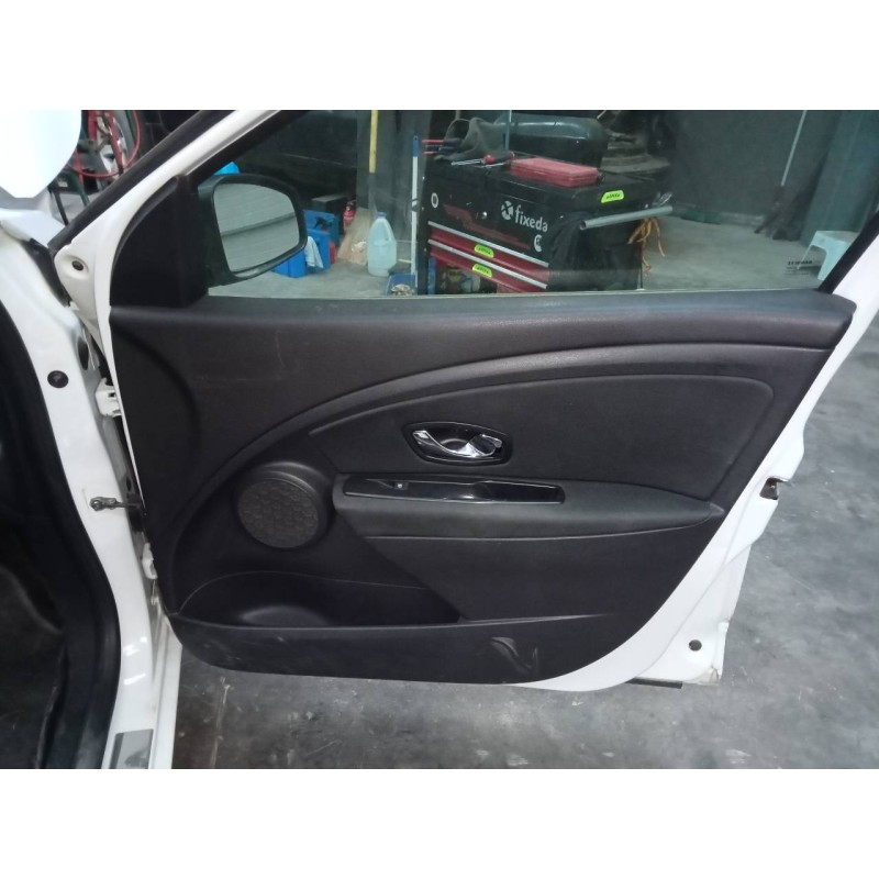 Recambio de guarnecido puerta delantera derecha para renault megane iii berlina 5 p limited referencia OEM IAM   