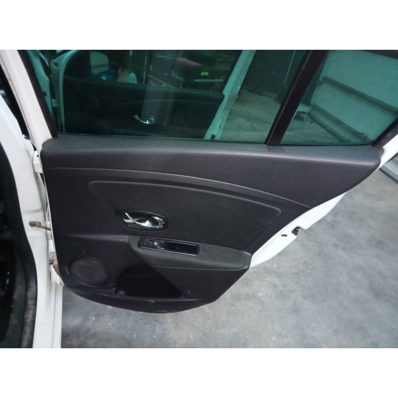 Recambio de guarnecido puerta trasera derecha para renault megane iii berlina 5 p limited referencia OEM IAM   