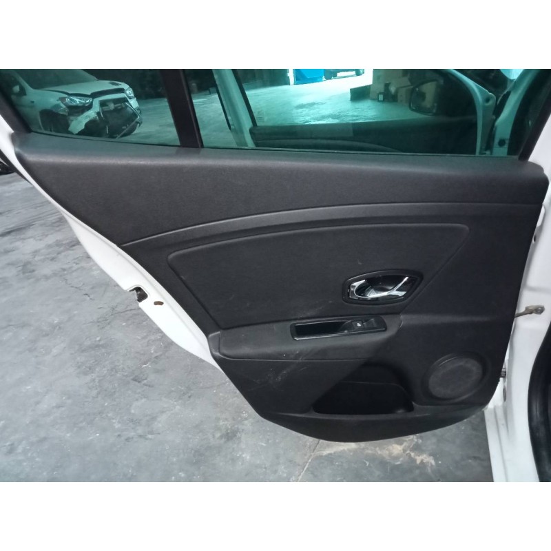 Recambio de guarnecido puerta trasera izquierda para renault megane iii berlina 5 p limited referencia OEM IAM   