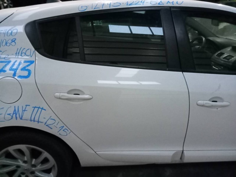 Recambio de puerta trasera derecha para renault megane iii berlina 5 p limited referencia OEM IAM   