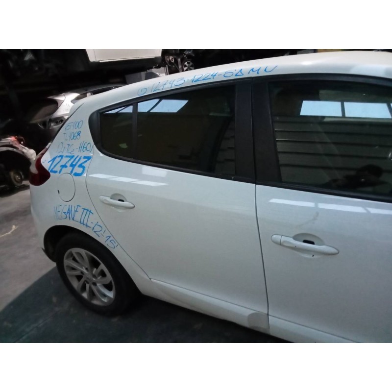 Recambio de puerta trasera derecha para renault megane iii berlina 5 p limited referencia OEM IAM   