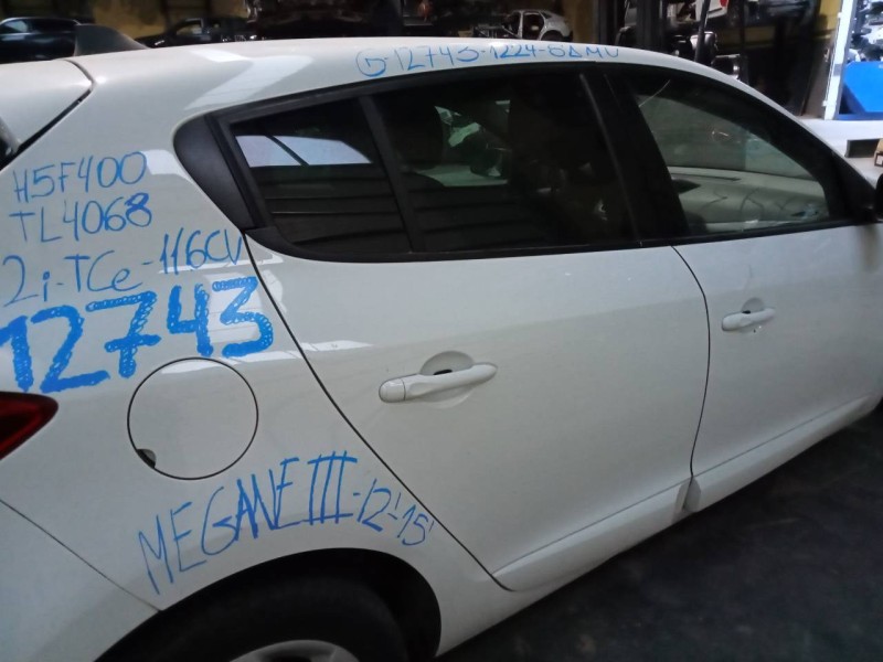 Recambio de puerta trasera derecha para renault megane iii berlina 5 p limited referencia OEM IAM   