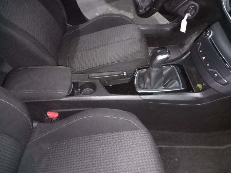 Recambio de consola central para peugeot 308 active referencia OEM IAM   