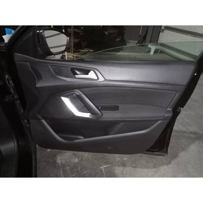 Recambio de guarnecido puerta delantera derecha para peugeot 308 active referencia OEM IAM   