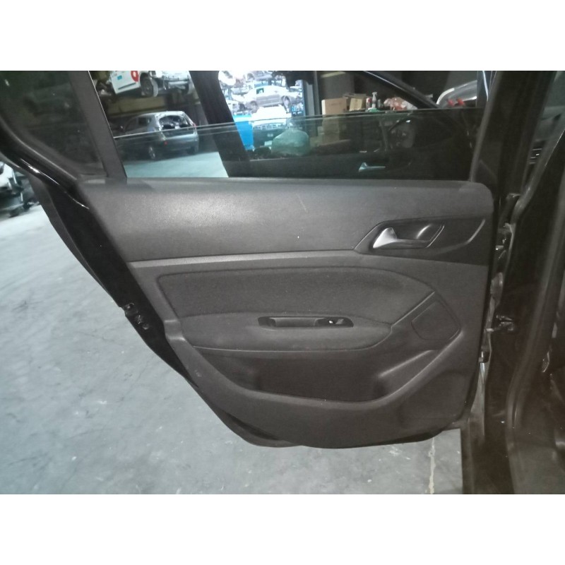 Recambio de guarnecido puerta trasera izquierda para peugeot 308 active referencia OEM IAM   