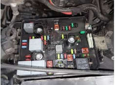 CAJA RELES / FUSIBLES 