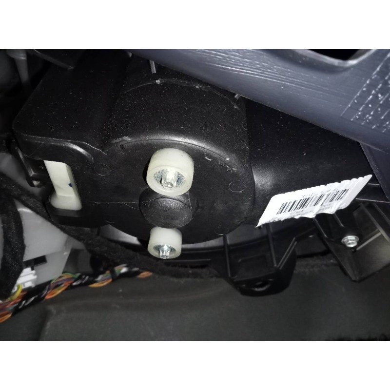 Recambio de ventilador calefaccion para opel corsa e selective referencia OEM IAM 13335075  