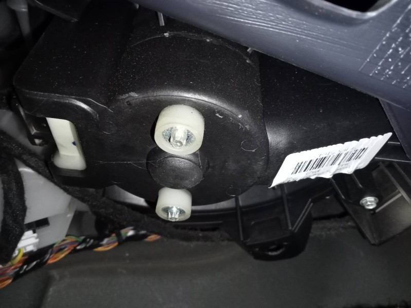 Recambio de ventilador calefaccion para opel corsa e selective referencia OEM IAM 13335075  