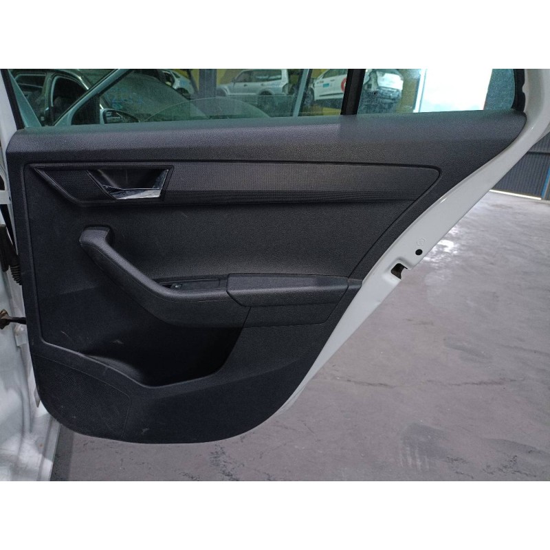 Recambio de guarnecido puerta trasera derecha para skoda fabia combi familiar comfort referencia OEM IAM   