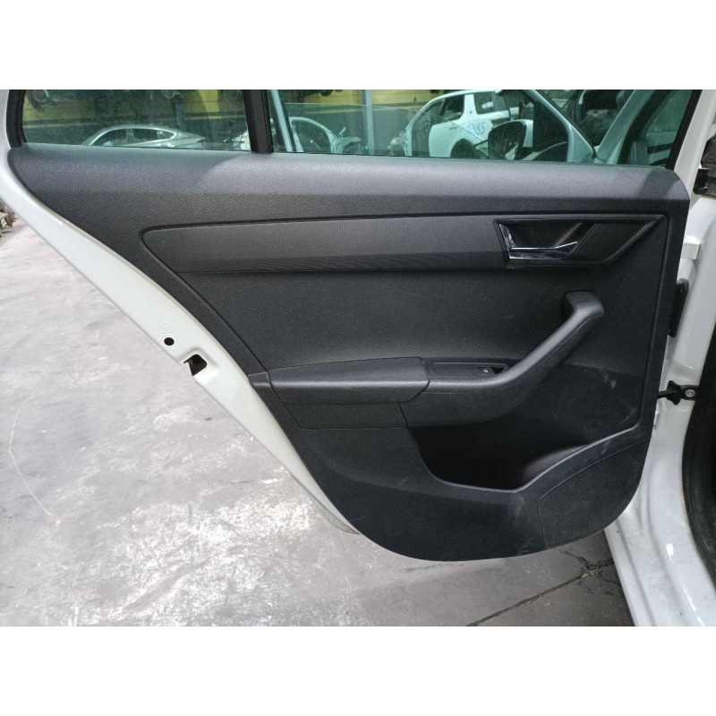 Recambio de guarnecido puerta trasera izquierda para skoda fabia combi familiar comfort referencia OEM IAM   