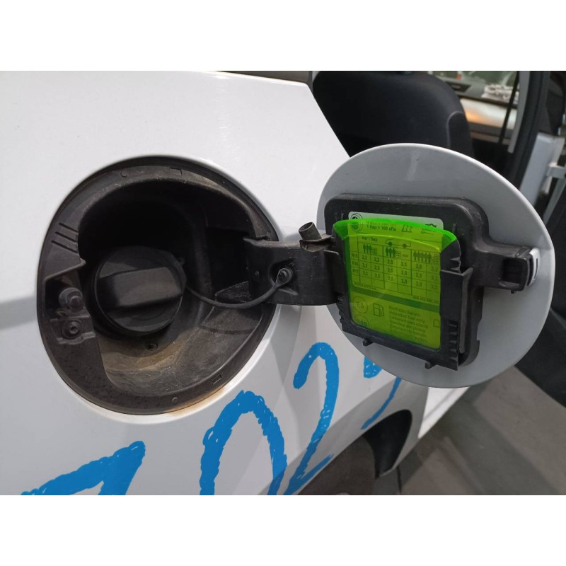 Recambio de tapa exterior combustible para skoda fabia combi familiar comfort referencia OEM IAM   