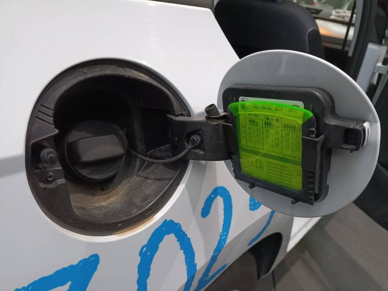 Recambio de tapa exterior combustible para skoda fabia combi familiar comfort referencia OEM IAM   