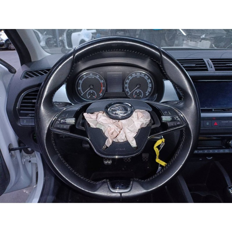 Recambio de volante para skoda fabia combi familiar comfort referencia OEM IAM   