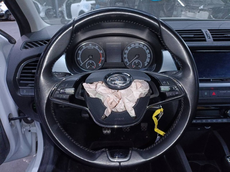 Recambio de volante para skoda fabia combi familiar comfort referencia OEM IAM   