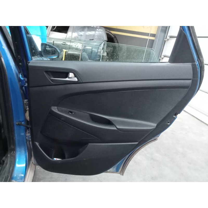 Recambio de guarnecido puerta trasera derecha para hyundai tucson essence 2wd referencia OEM IAM   