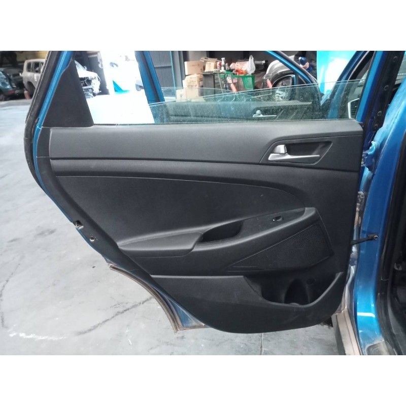 Recambio de guarnecido puerta trasera izquierda para hyundai tucson essence 2wd referencia OEM IAM   