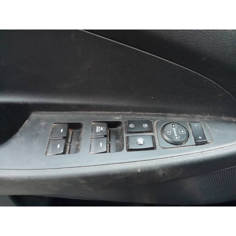 Recambio de mando elevalunas delantero izquierdo para hyundai tucson essence 2wd referencia OEM IAM   