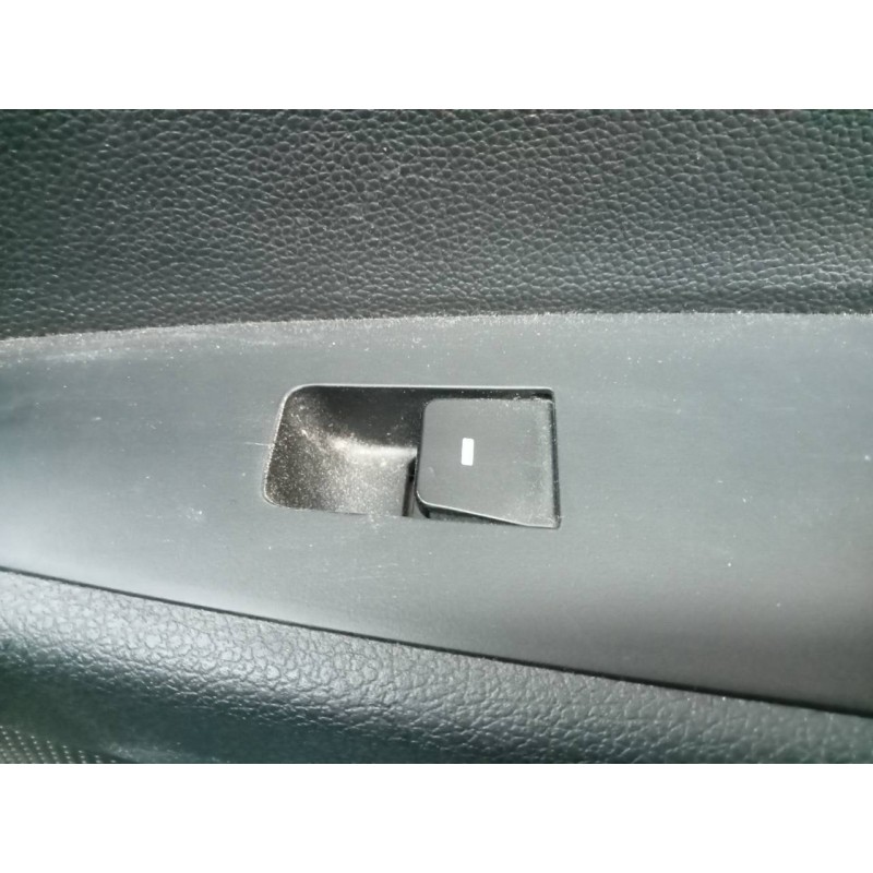 Recambio de mando elevalunas trasero derecho para hyundai tucson essence 2wd referencia OEM IAM   