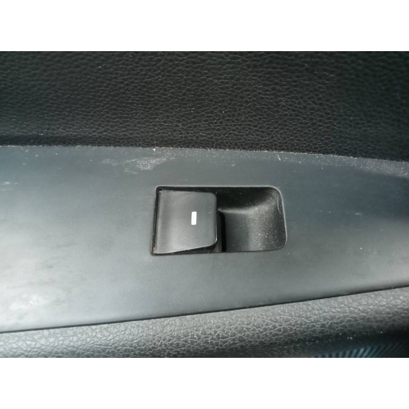 Recambio de mando elevalunas trasero izquierdo para hyundai tucson essence 2wd referencia OEM IAM   