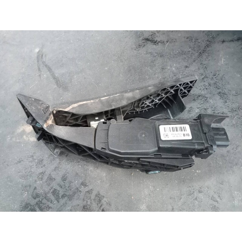 Recambio de pedal acelerador para hyundai tucson essence 2wd referencia OEM IAM 32414400  