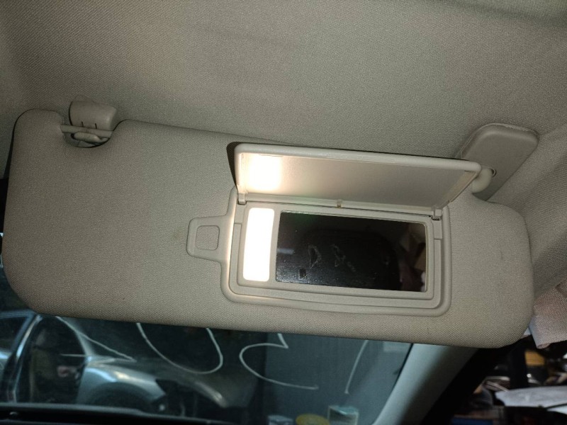 Recambio de parasol derecho para jaguar xe prestige referencia OEM IAM   