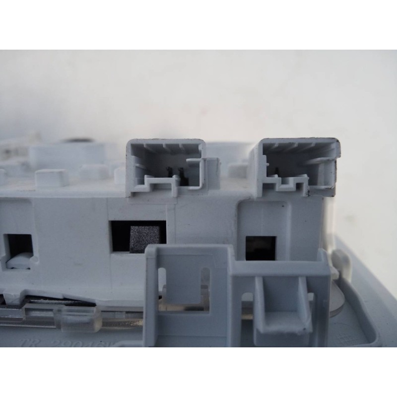 Recambio de luz interior para peugeot 208 active referencia OEM IAM   E3-B2-39-1