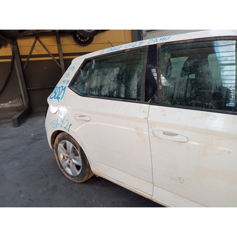 Recambio de puerta trasera derecha para skoda fabia active referencia OEM IAM   