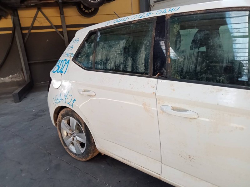 Recambio de puerta trasera derecha para skoda fabia active referencia OEM IAM   