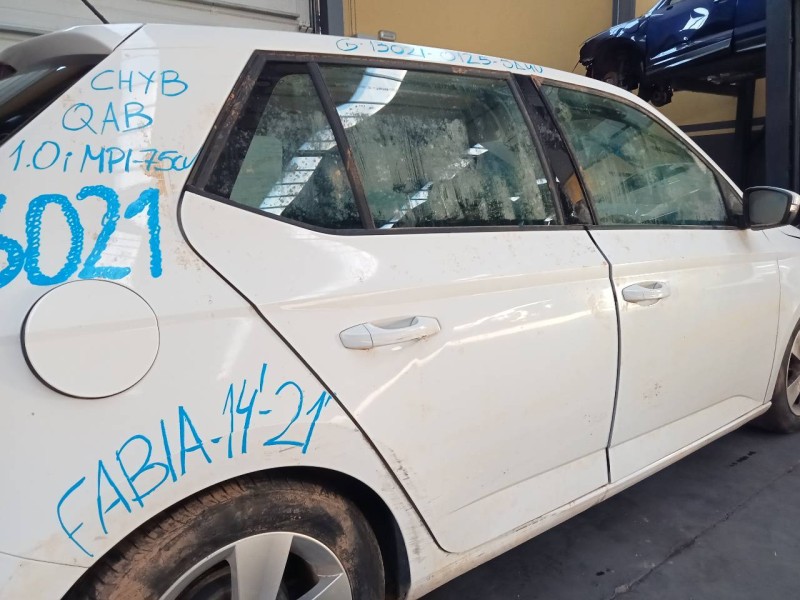 Recambio de puerta trasera derecha para skoda fabia active referencia OEM IAM   