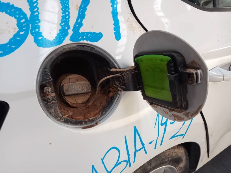 Recambio de tapa exterior combustible para skoda fabia active referencia OEM IAM   