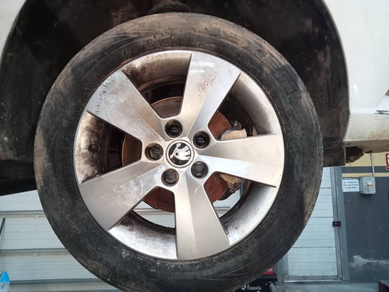Recambio de llanta para skoda fabia active referencia OEM IAM 185/60/15  