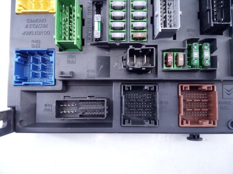 Recambio de caja reles / fusibles para citroen c4 lim. seduction referencia OEM IAM 966554748000 S180121003H 