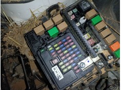 CAJA RELES / FUSIBLES 