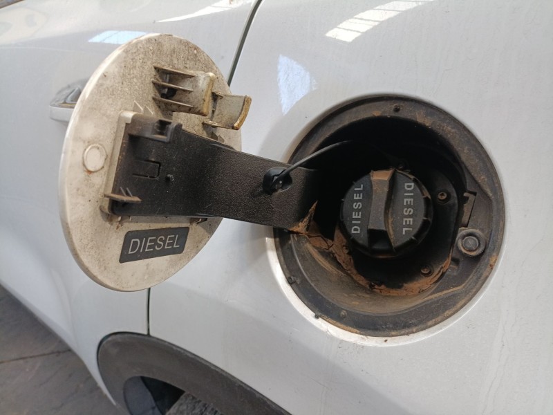 Recambio de tapa exterior combustible para kia sportage 1.7 crdi cat referencia OEM IAM   