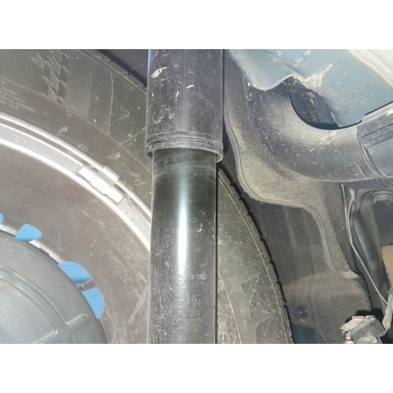 Recambio de amortiguador trasero izquierdo para ssangyong tivoli 1500 tgdi 135 cv / 99 kw referencia OEM IAM   
